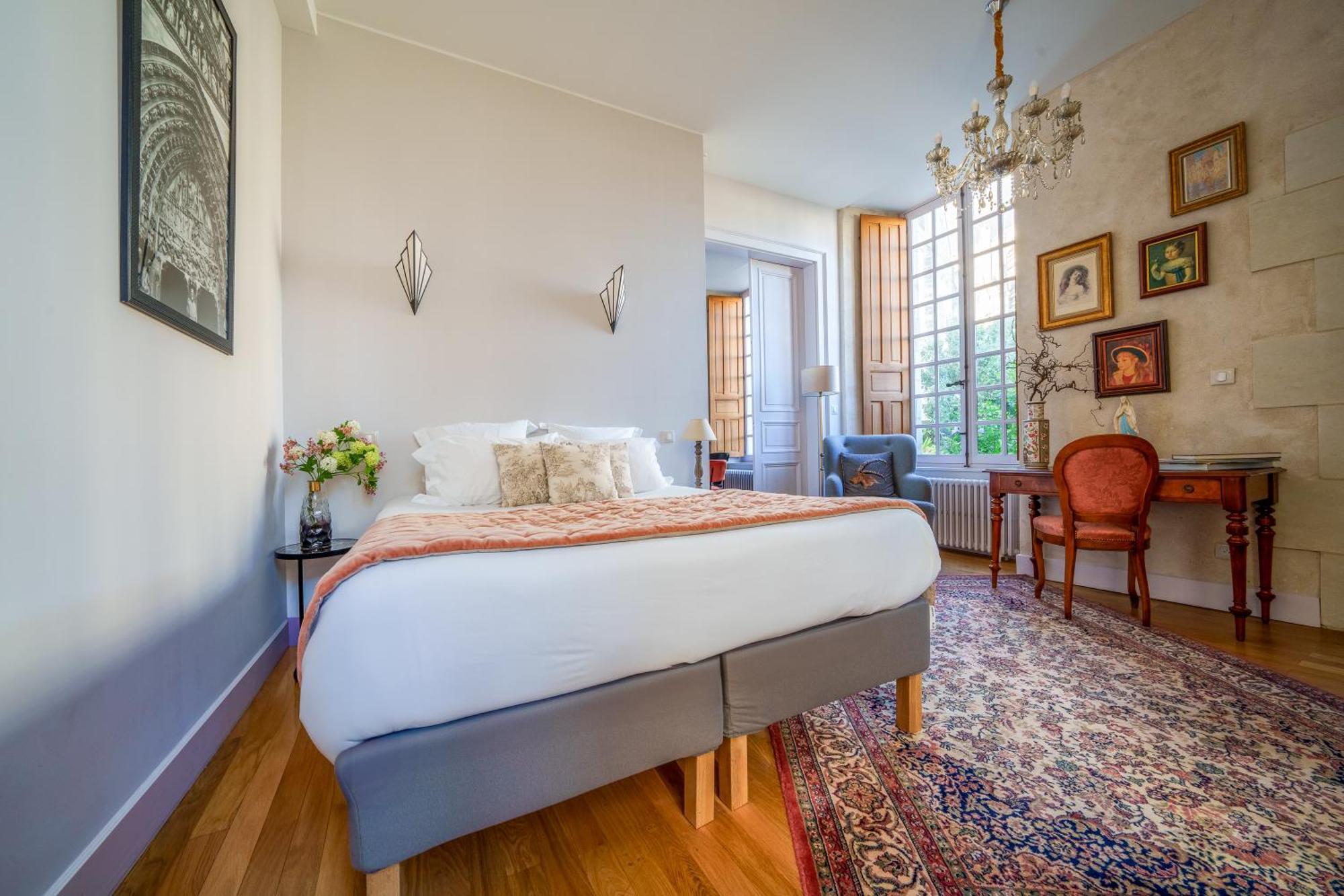 Appartement Raffine Vue Cathedrale, Jardin, Wifi Tours Exterior foto
